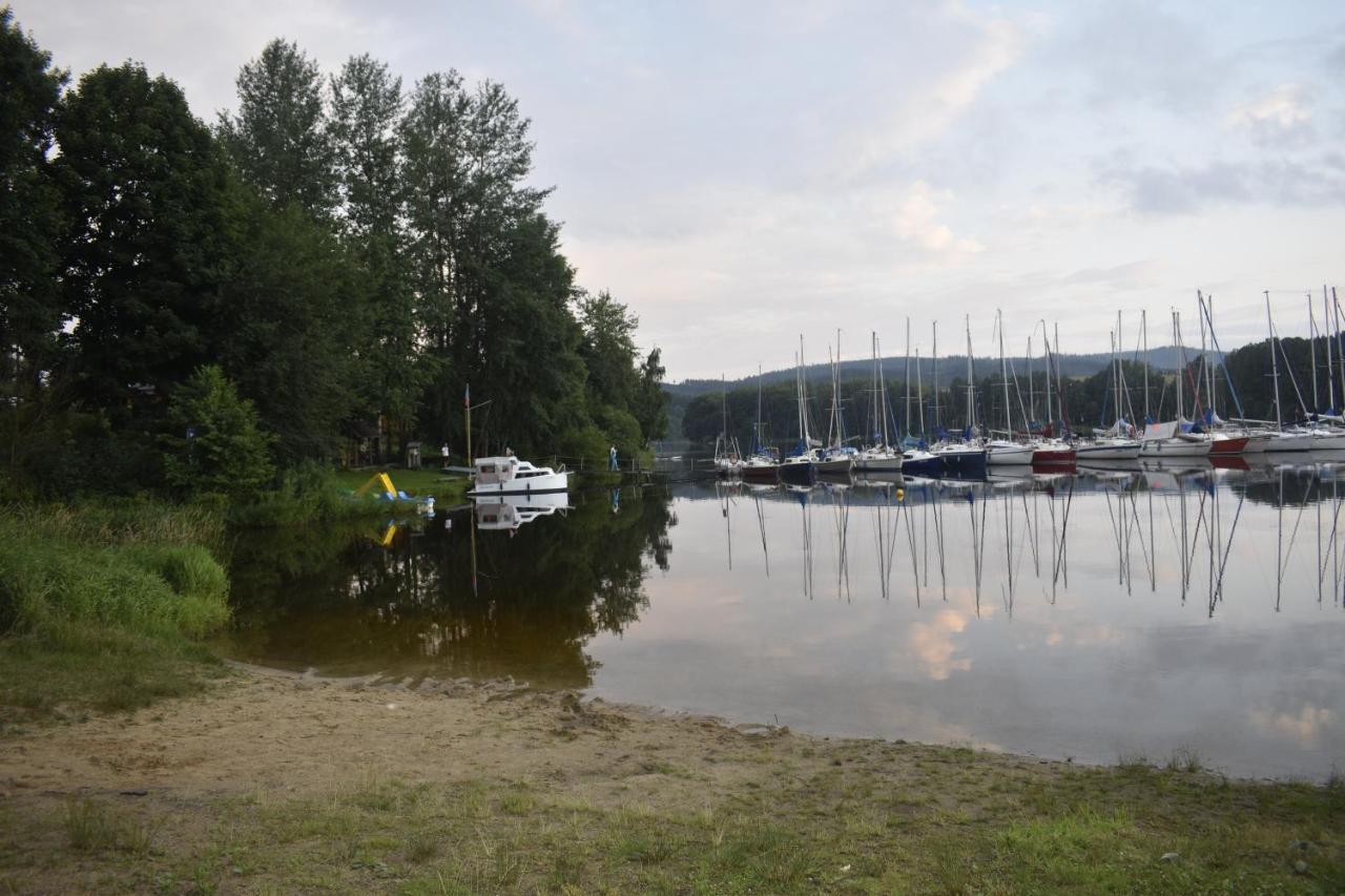 Ubytování Hanka v hotelovém pokoji C408 Frymburk Exterior foto